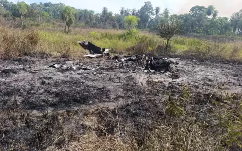 Zona de avioneta boliviana incendiada.