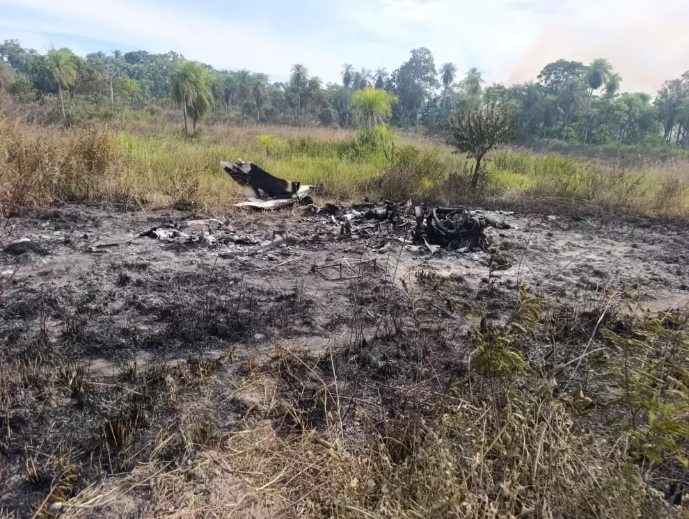 Zona de avioneta colombiana incendiada.