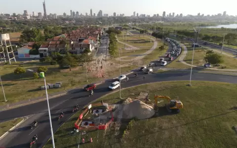 Soterramiento de cables en Asunci�n.