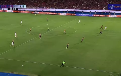 "Mat�as P�rez habilita con su pierna": pol�mica por gol anulado a Libertad
