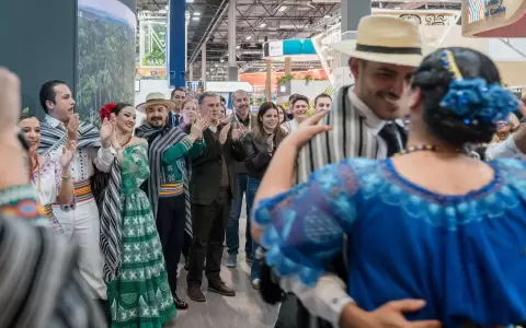 El Embajador de Paraguay en Espa�a, Justo Apodaca y su equipo t�cnico en la Feria.