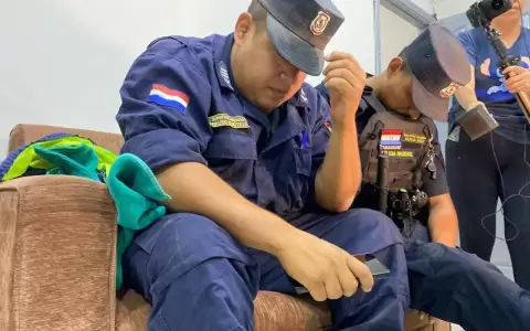 Polic�as detenidos acusados por extranjeros de soborno.