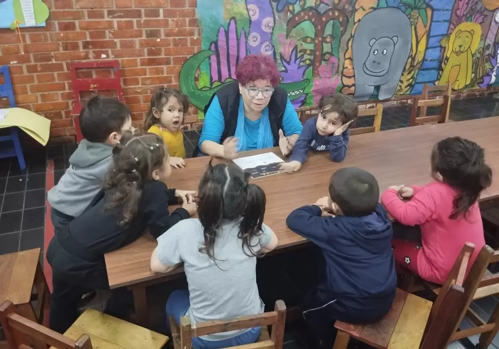María Victoria Servín Rodas en plena labor docente. Cortesía