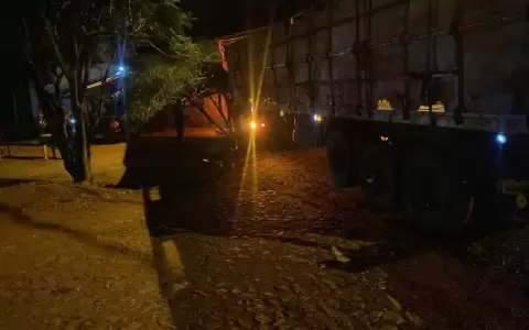 Cami�n impacta contra una vivienda.