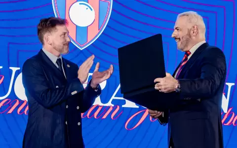 Alejandro Dom�nguez destaca en inauguraci�n de polideportivo la gesti�n de Juan Jos� Zapag