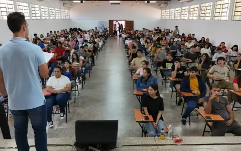 Becas de Itaip�.