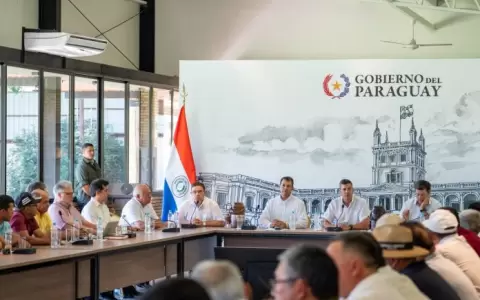 Santiago Pe�a con productores.