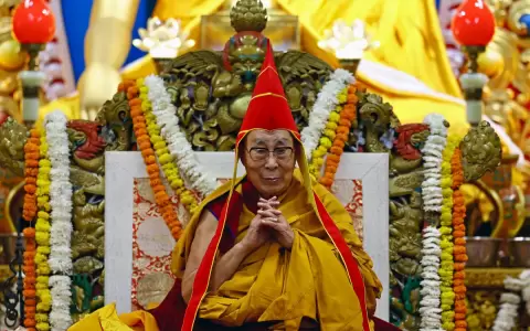 El Dalai Lama, ganador de un premio Grammy, durante una ceremonia en el templo principal de McLeod Ganj, cerca de Dharamsala, en julio de 2025.