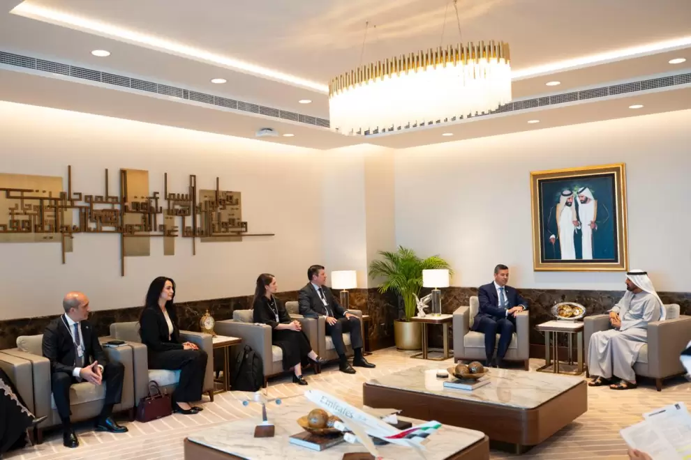 Pe�a en Dub�i con el Sheikh Ahmed bin Saeed Al Maktoum, presidente y director ejecutivo de Emirates Airline y presidente del Grupo.