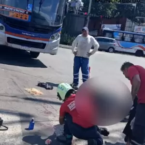 Joven pasajera de Motobolt pierde el cuero cabelludo tras choque con colectivo
