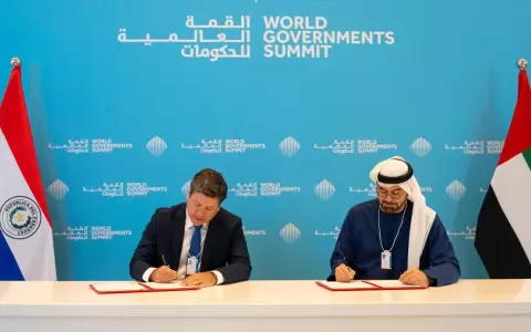 Ministro de Industria y Comercio con autoridades de Dubai.