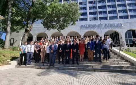 Gremios del sector judicial frente al Palacio de Justicia.