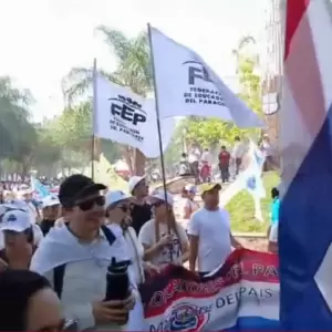 Fuerte manifestaci�n contra las cajas Fiscal y VIP en el centro de Asunci�n