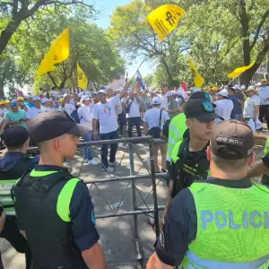 Reforma bajo fuego: media sanci�n, represi�n y paro docente en puerta
