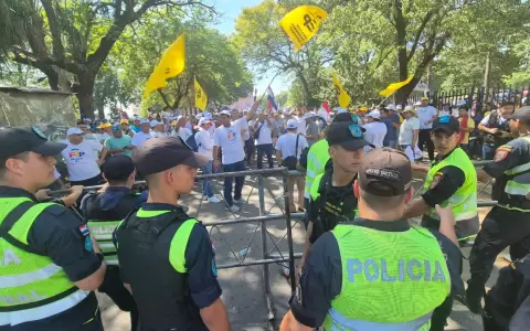 Reforma bajo fuego: media sanci�n, represi�n y paro docente en puerta