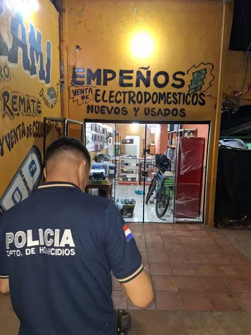 Procedimiento policial en Liberación, departamento de San Pedro. Agentes detienen a los presuntos implicados en el homicidio del comerciante pakistaní