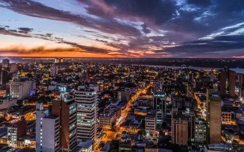 Vista panor�mica nocturna de Asunci�n.