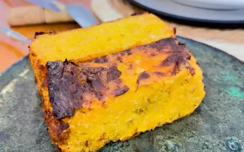 Plato tradicional paraguayo: chipa guasu.