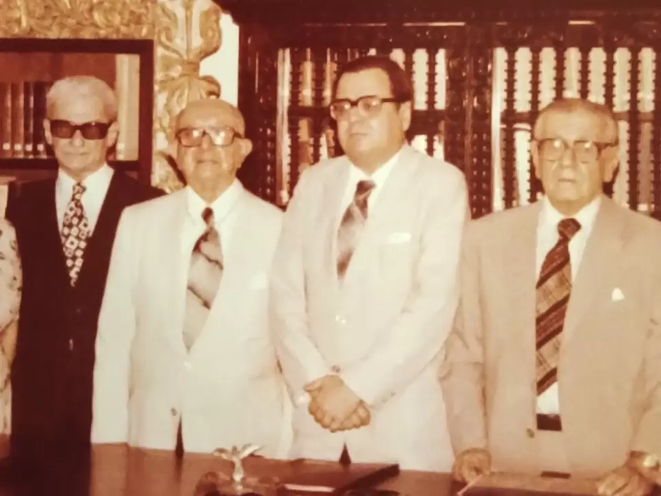 H. Sánchez Quell, R. Antonio Ramos, Rafael Eladio Velázquez y Julio César Chaves en una asamblea de la Academia Paraguaya de la Historia, 1981