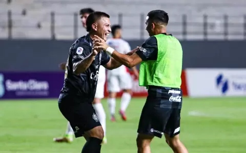 �Olimpia tumba el invicto de Nacional y se adue�a de la cima del Apertura 2026!