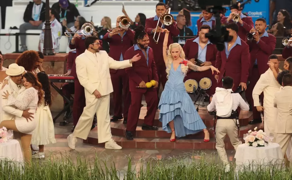Lady Gaga y Bad Bunny durante el espect�culo del medio tiempo del Super Bowl LX entre Patriots y Seahawks, en el Levi's Stadium de Santa Clara.