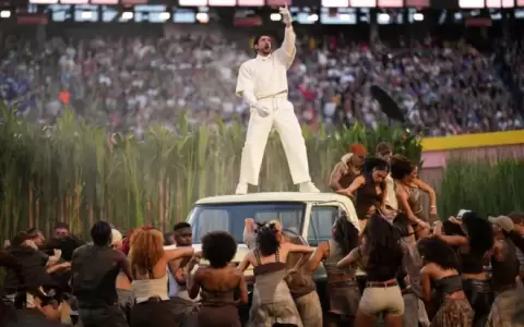 Bad Bunny en el Super Bowl LX.