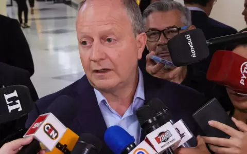 Carlos Fern�ndez Valdovinos.