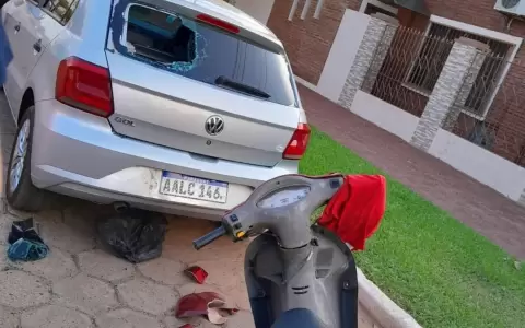 Un joven de 15 a�os fue hospitalizado tras perder el control de su motocicleta al intentar esquivar un globito de agua.
