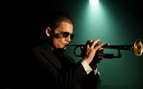 "Born to Be Blue" (2015) dirigido y escrito por Robert Budreau.