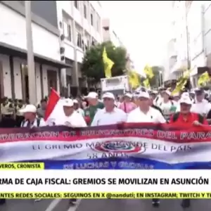 Docentes y funcionarios p�blicos se movilizan desde tempranas horas en el microcentro de Asunci�n
