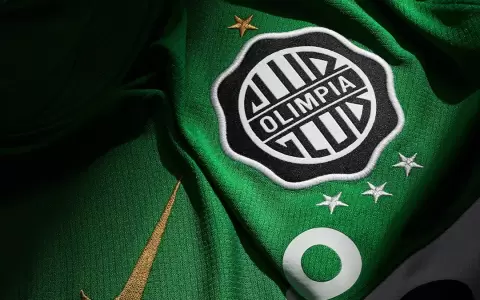 Olimpia exhibe su tercera camiseta