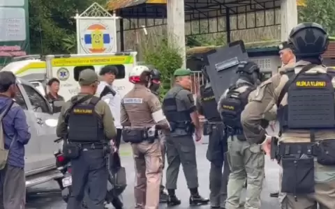 Tiroteo y rehenes en una escuela de Tailandia.