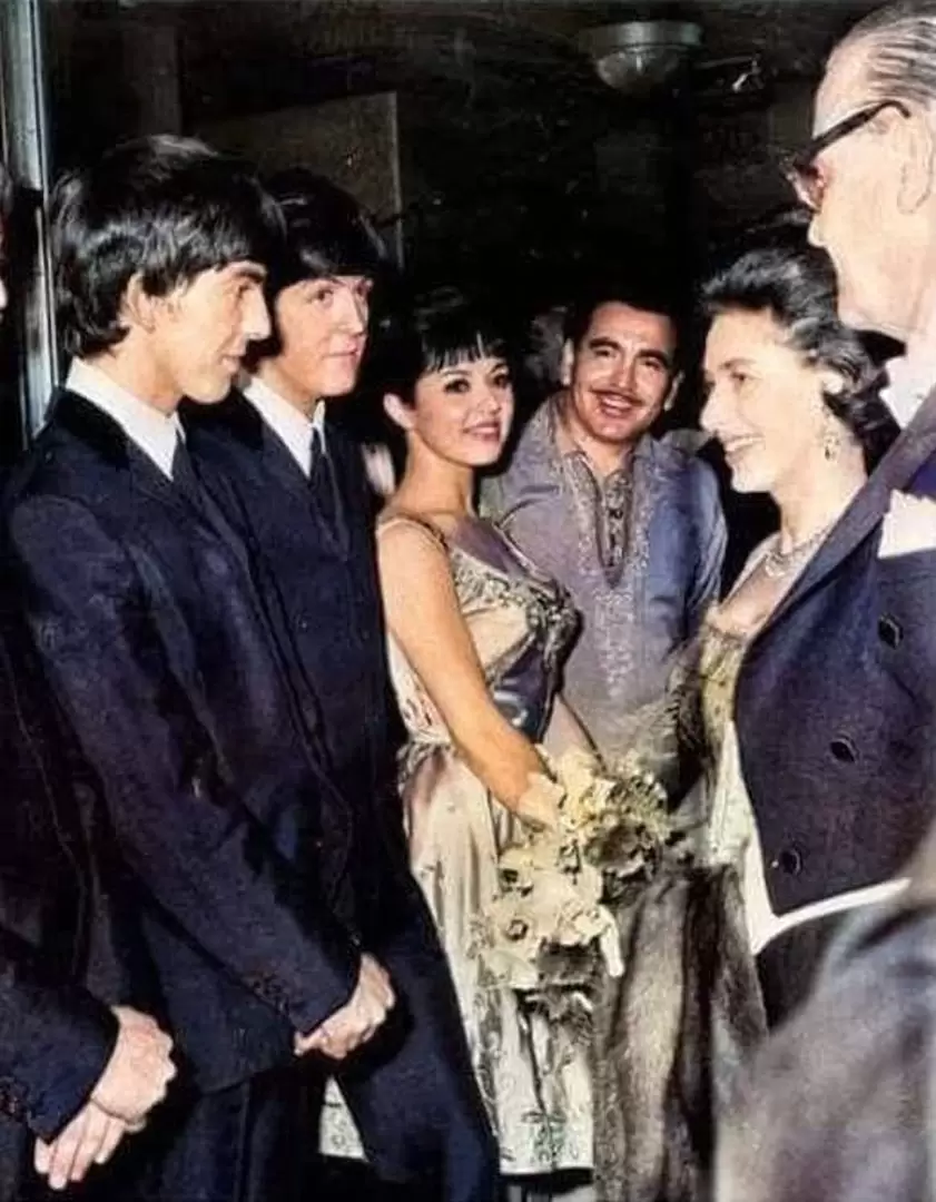 Luis Alberto del Paran� junto a los Beatles. (foto: fb Historias de mi barrio)