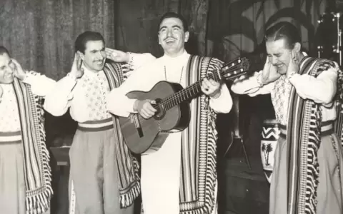 Luis Alberto del Paran� junto a "Los paraguayos".