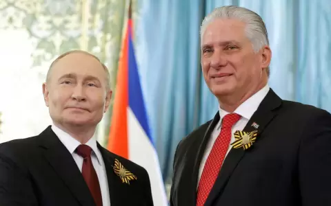 Vladimir Putin analiza enviar un salvataje a Miguel Diaz-Canel, en medio de la crisis cubana.