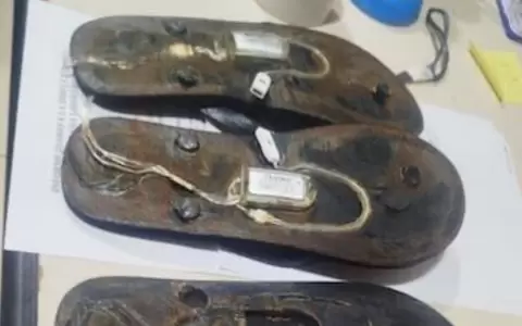 Agentes detectaron un objeto sospechoso oculto dentro de una zapatilla con doble suela.