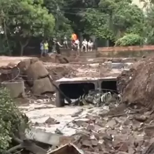 Ni�o desapareci� tras ser arrastrado por el raudal hacia una zona de obras inconclusas