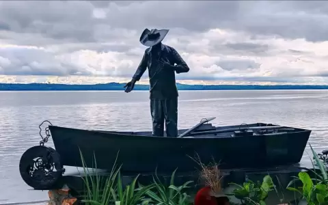 Pedro Canoero, escultura de Hugo Escobar y Jos� Quevedo.