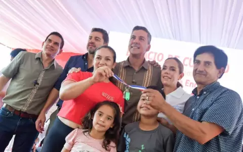 Pedro Alliana y Santiago Pe�a durante acto de gobierno.