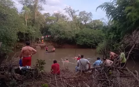 Tres personas mueren ahogadas en el r�o Capiibary.