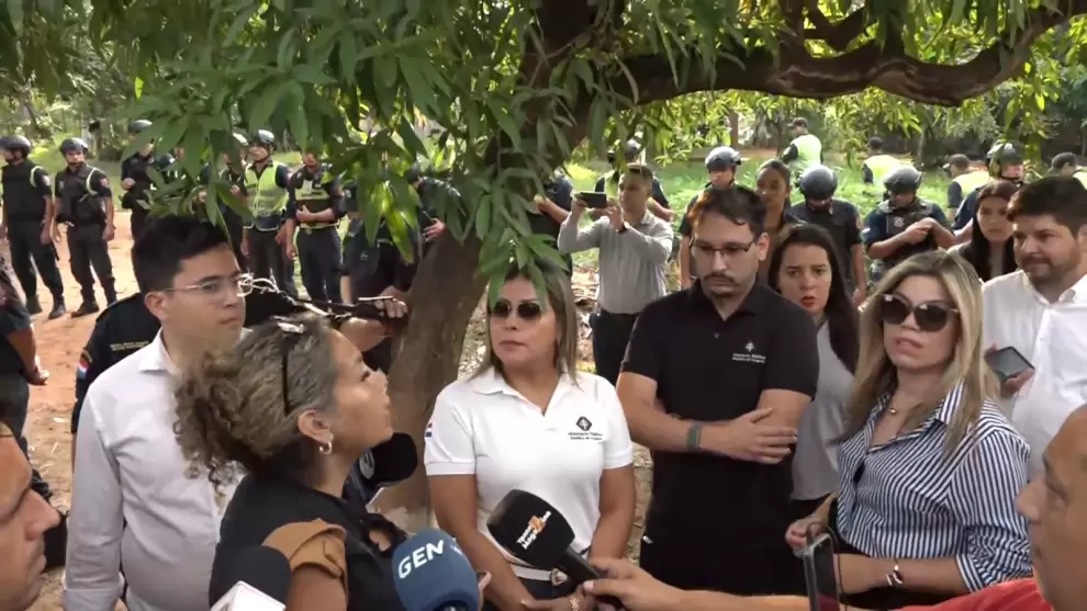Disturbio durante desalojo en el asentamiento Primero de Marzo de Ypan�. Foto: Captura de pantalla.