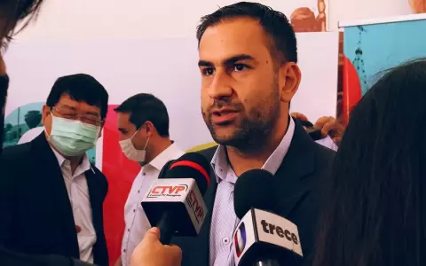 Felipe Salom�n, intendente de San Lorenzo.