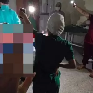 Debido a cortes de luz, ces�rea se realiz� con iluminaci�n de celulares