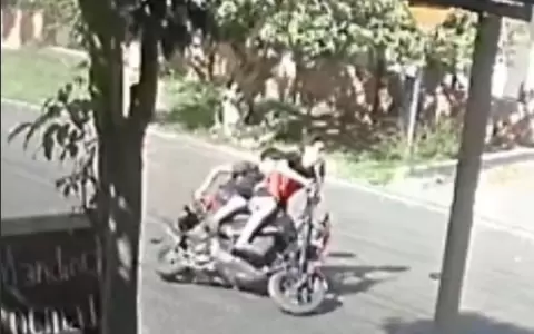Local comercial estar�a derramado aceite sobre asfalto en zona de San Lorenzo, provocando deslizamientos de veh�culos y que puede derivar en tragedia
