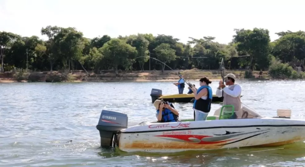 Pesca en el río Paragua.