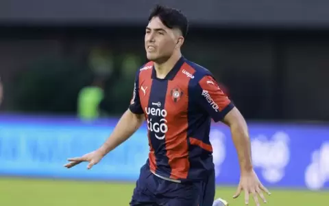 Ignacio Aliseda, autor de los �ltimos goles de Cerro Porte�o a Olimpia.