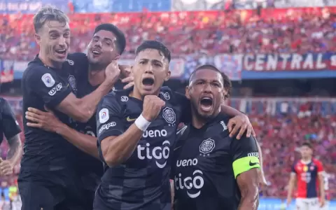 Olimpia vuelve a imponerse ante Cerro Porte�o en la Nueva Olla y recupera el liderato