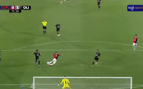 La gran chance de gol que desperdici� Pablo Vegetti