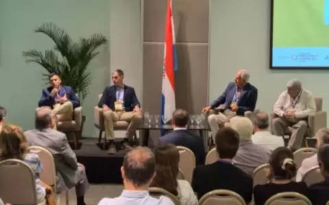 Tercera edici�n del foro regional celebrado en Punta del Este, Uruguay donde Paraguay present� su modelo econ�mico "triple 10".