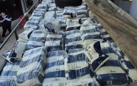 Az�car incautada presumiblemente de contrabando.